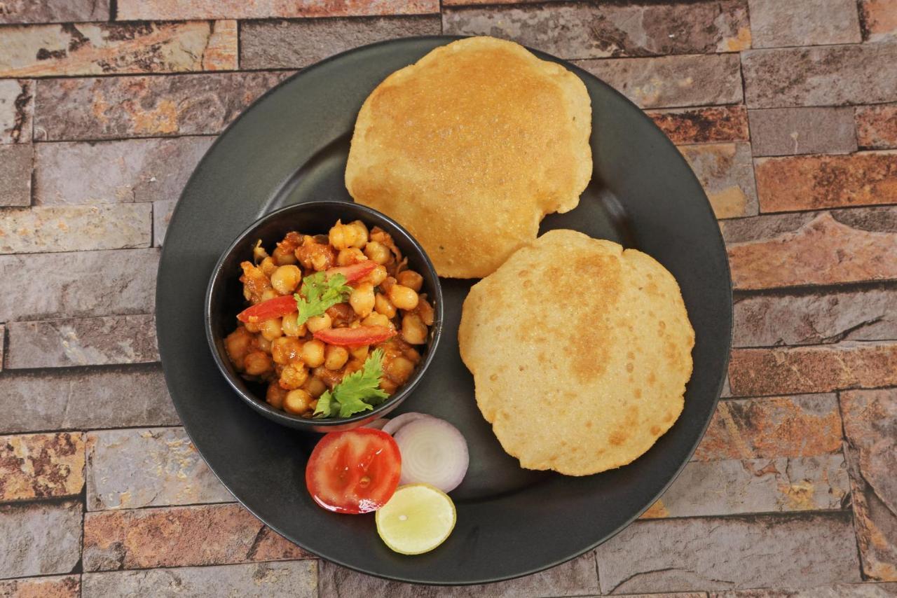 Capital O Hotel Star Inn Near Chhatarpur Metro Station New Delhi Extérieur photo