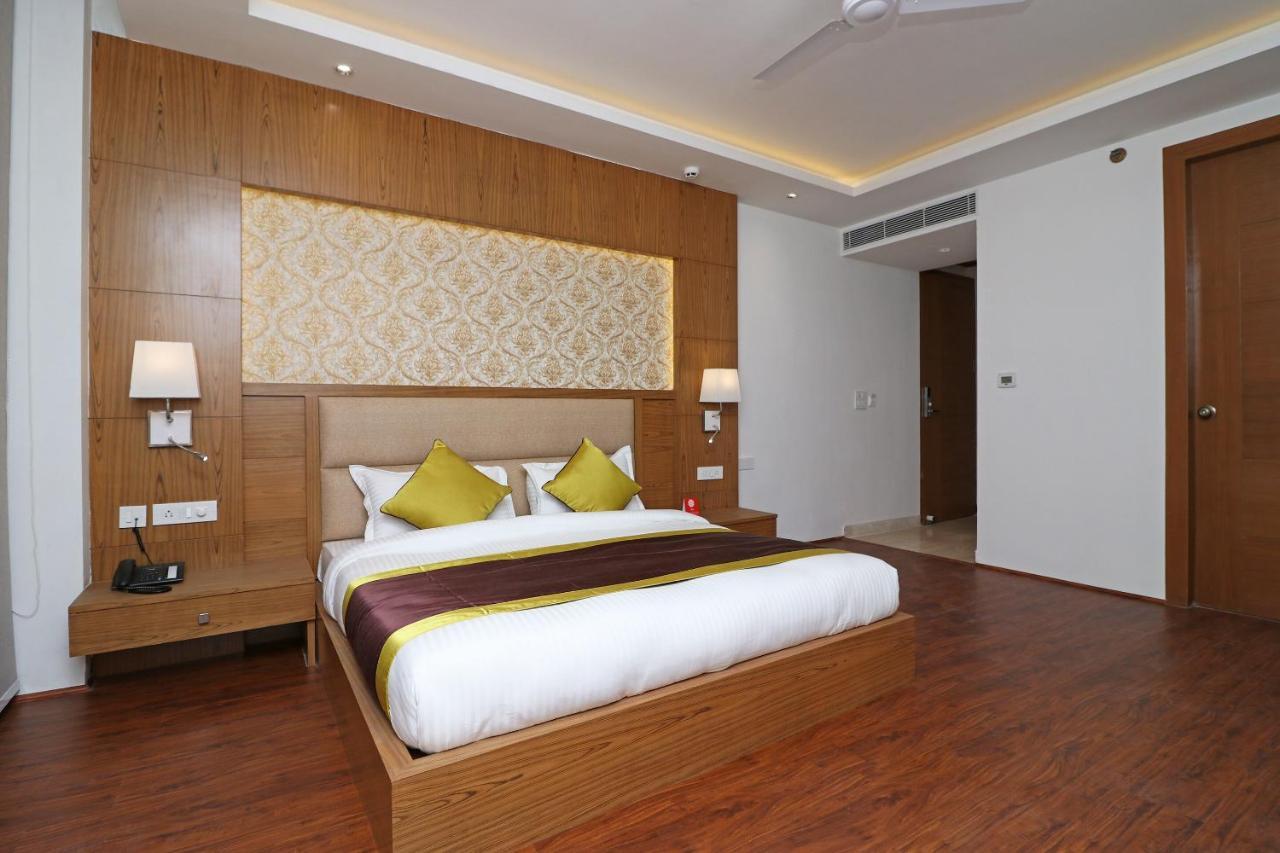 Capital O Hotel Star Inn Near Chhatarpur Metro Station New Delhi Extérieur photo