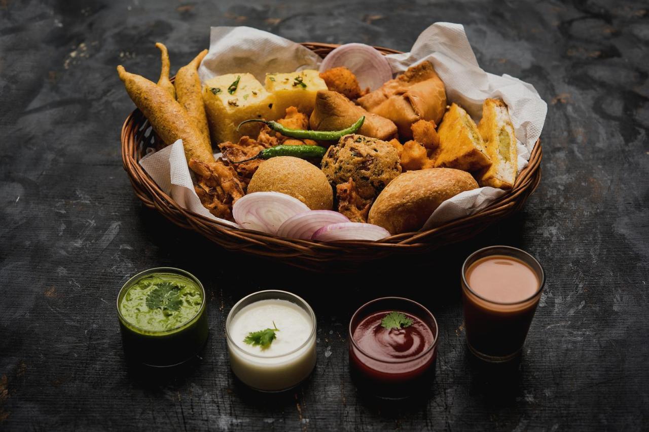 Capital O Hotel Star Inn Near Chhatarpur Metro Station New Delhi Extérieur photo