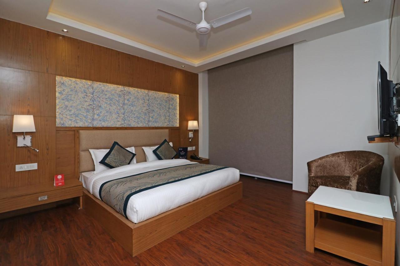 Capital O Hotel Star Inn Near Chhatarpur Metro Station New Delhi Extérieur photo