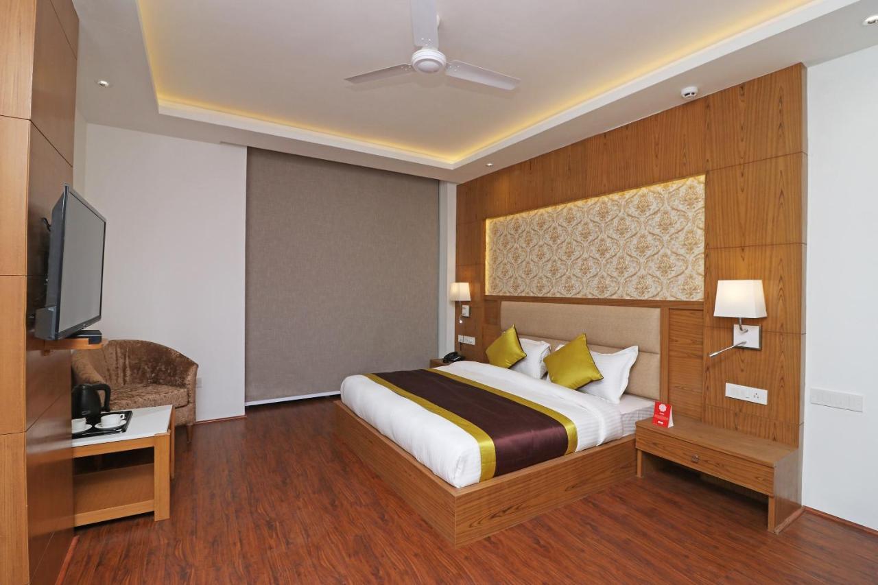 Capital O Hotel Star Inn Near Chhatarpur Metro Station New Delhi Extérieur photo